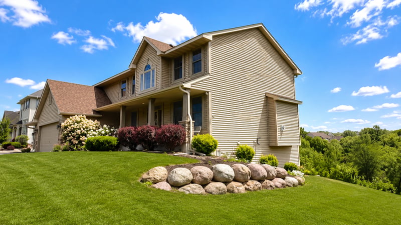 18344 Lake Forest Dr, Lakeville, MN 55044