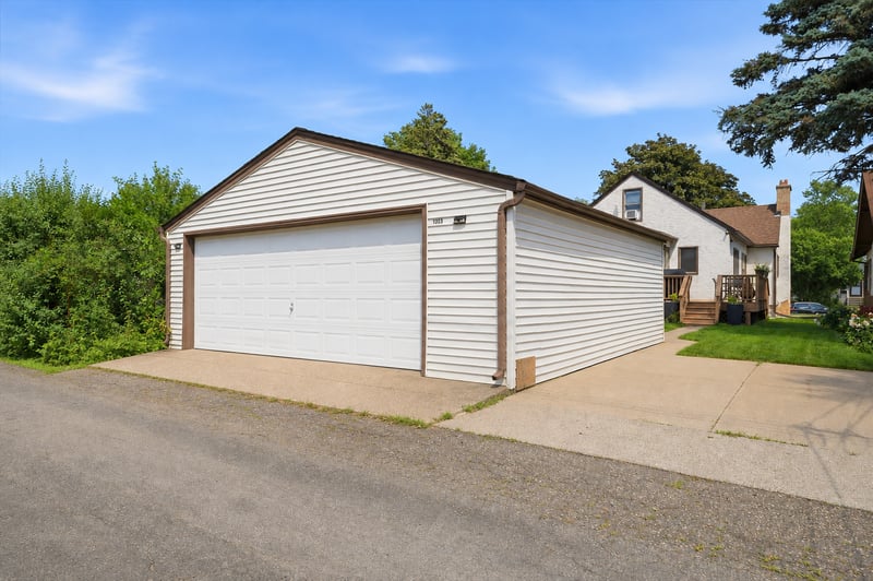 1353 Schletti St, Saint Paul, MN 55117