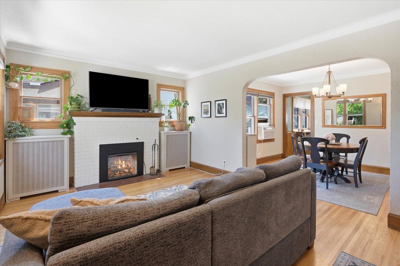 1353 Schletti St, Saint Paul, MN 55117