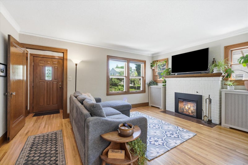 1353 Schletti St, Saint Paul, MN 55117
