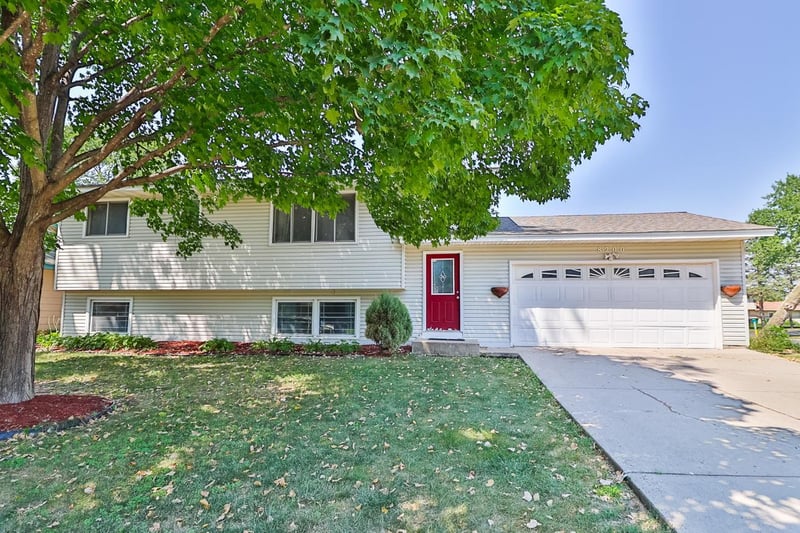8200 Thomas Ave N, Brooklyn Park, MN 55444