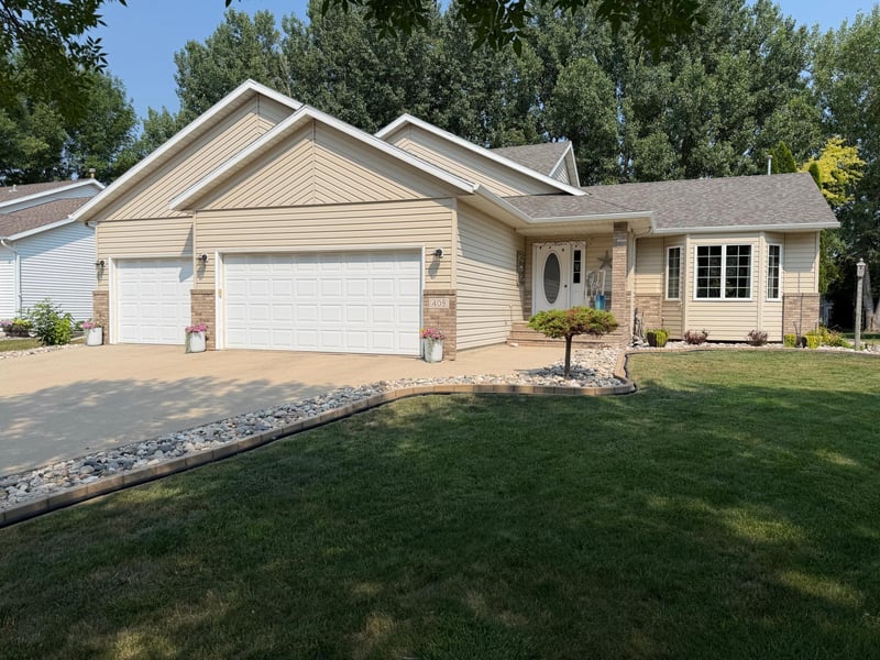 408 Clearview Ct, Moorhead, MN 56560