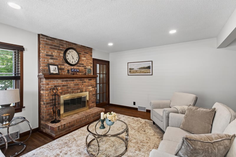3807 Hubbard Ave N, Robbinsdale, MN 55422