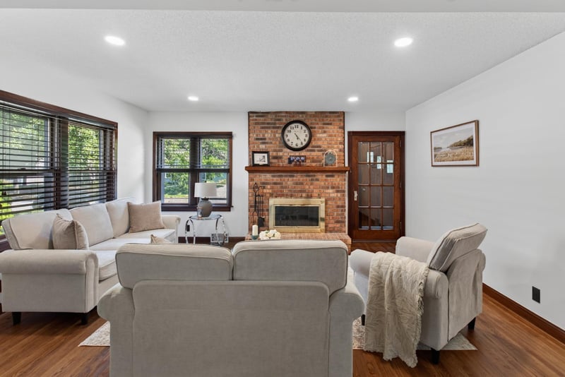 3807 Hubbard Ave N, Robbinsdale, MN 55422
