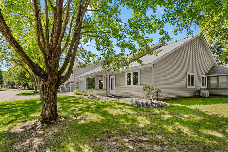 2558 Sumac Cir, White Bear Lake, MN 55110