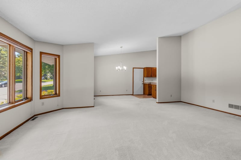 2558 Sumac Cir, White Bear Lake, MN 55110