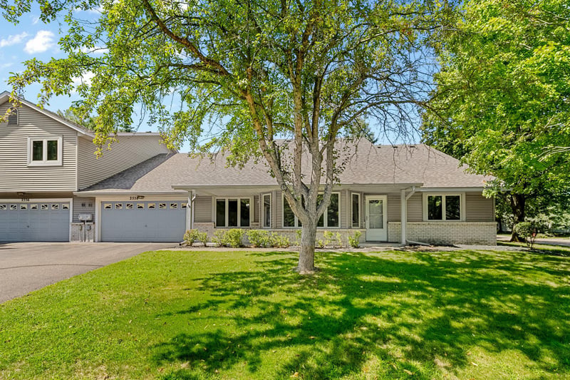 2558 Sumac Cir, White Bear Lake, MN 55110