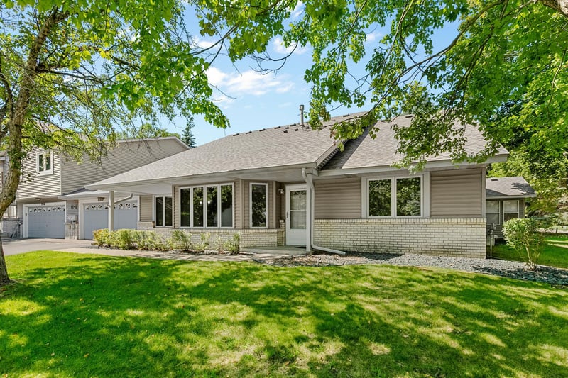 2558 Sumac Cir, White Bear Lake, MN 55110