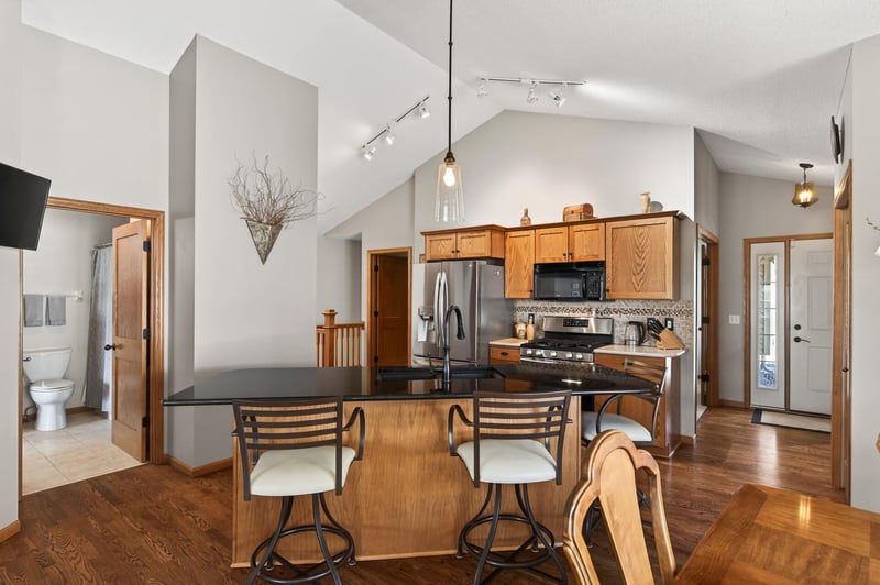 6161 Boulder Ridge Dr, Rockford, MN 55373