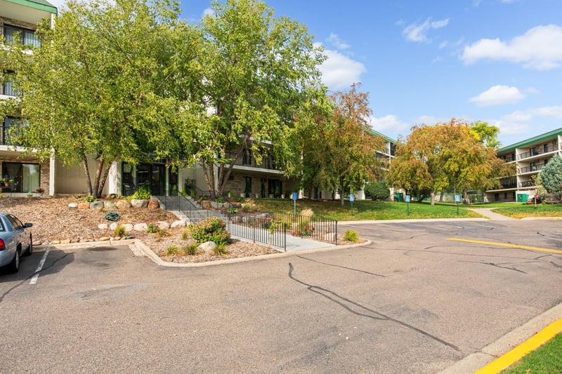 10521 Cedar Lake Rd #519, Minnetonka, MN 55305