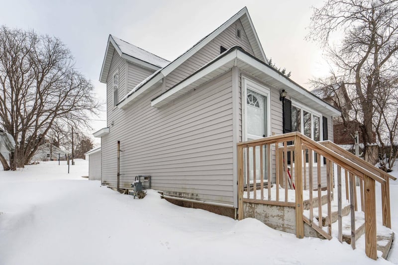 313 3rd St SE, Pelican Rapids, MN 56572