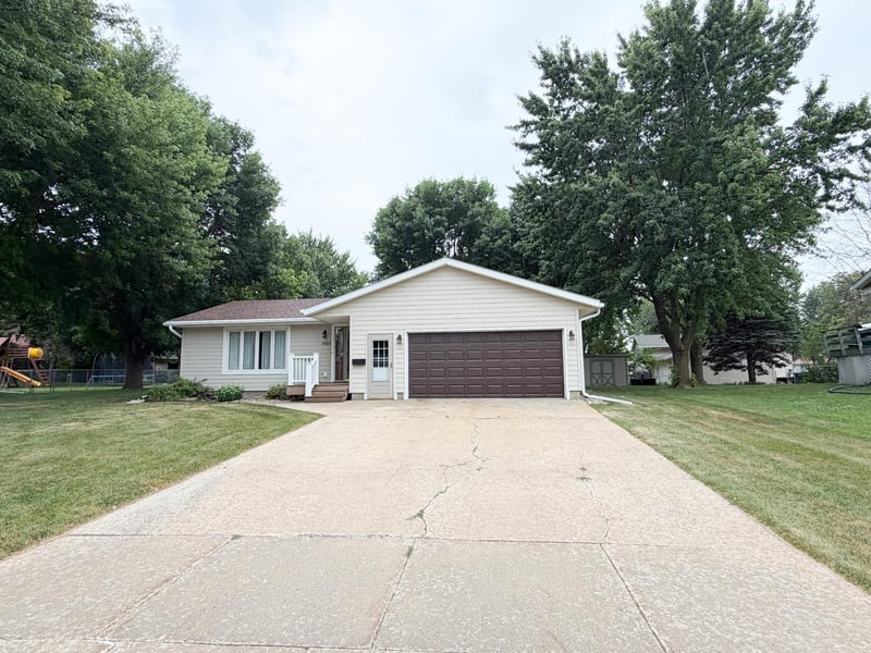 1523 Eckerson Dr, Worthington, MN 56187