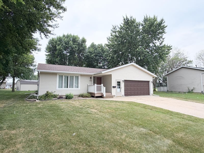1523 Eckerson Dr, Worthington, MN 56187