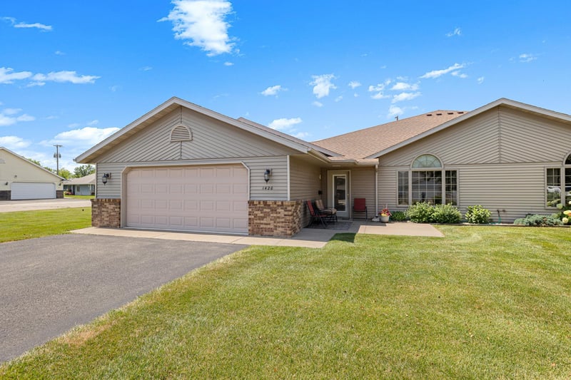1420 Fairview Ln, Little Falls, MN 56345