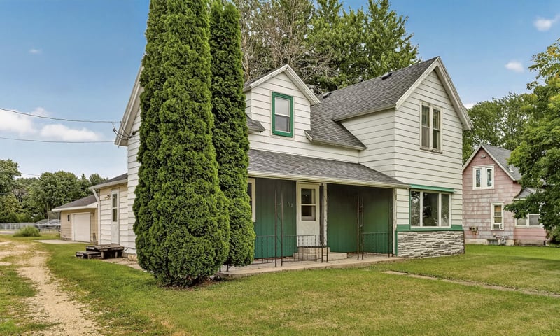 112 E Front St, Claremont, MN 55924