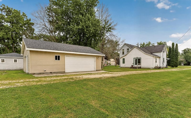 112 E Front St, Claremont, MN 55924