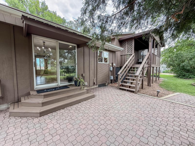 904 Birch Ave W, Hector, MN 55342