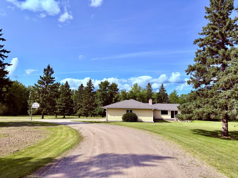 59366 330th St, Warroad, MN 56763