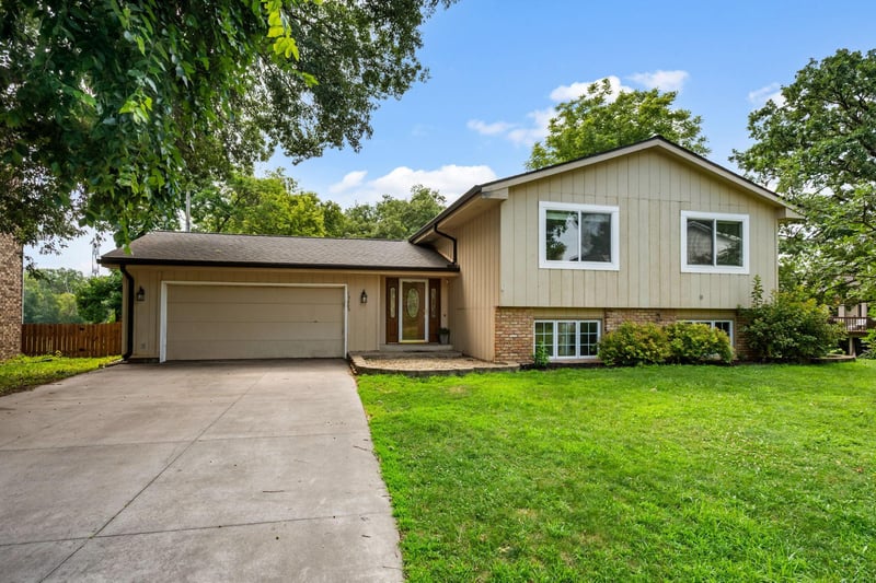 13609 62nd Ave N, Maple Grove, MN 55311