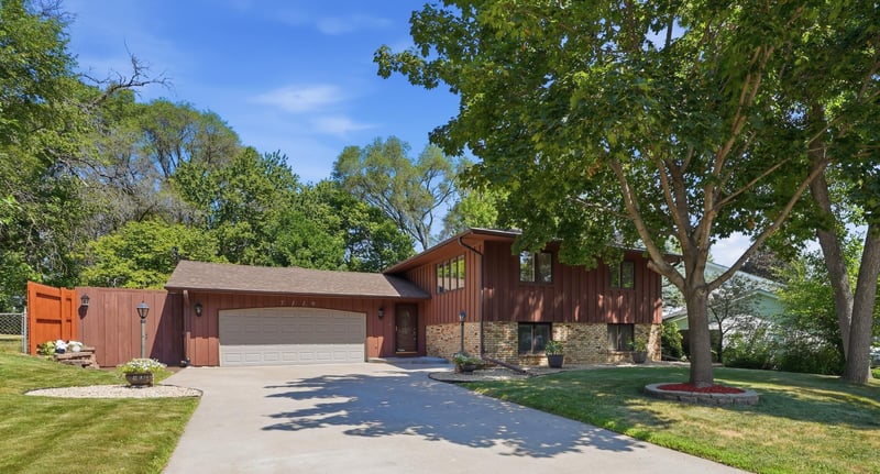 7119 Willow Ln, Brooklyn Center, MN 55430