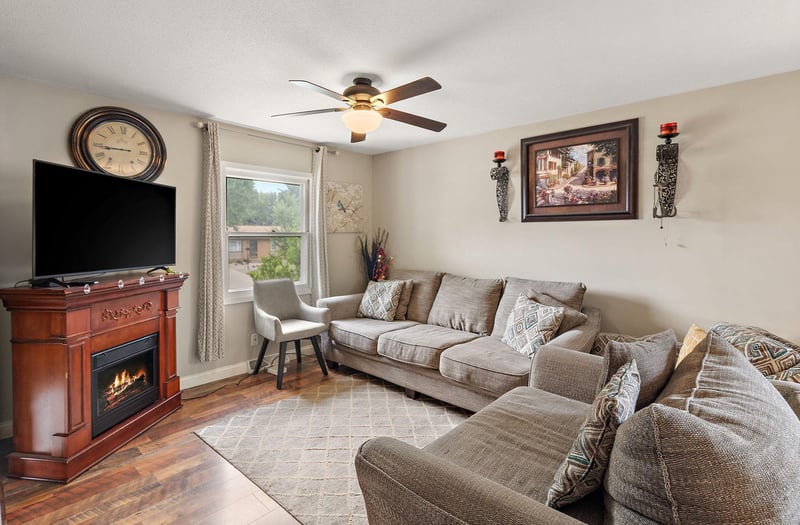 1006 Van Buren St S, Shakopee, MN 55379