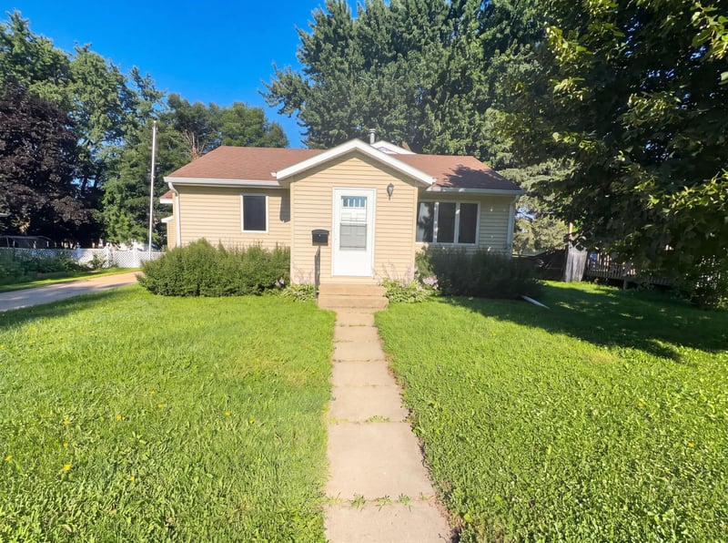 816 S Broadway St, Spring Valley, MN 55975