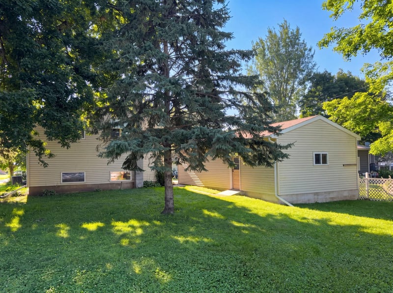 816 S Broadway St, Spring Valley, MN 55975