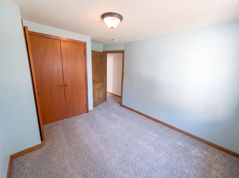 816 S Broadway St, Spring Valley, MN 55975