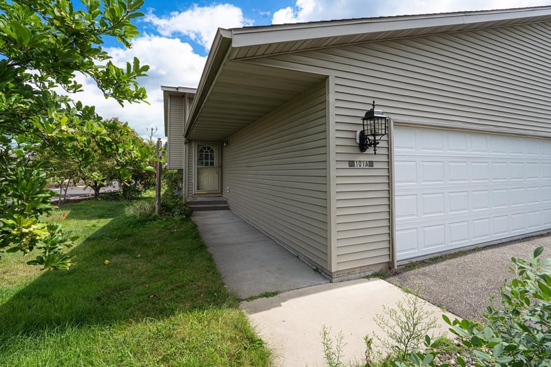 101 Farm St #A, Hastings, MN 55033