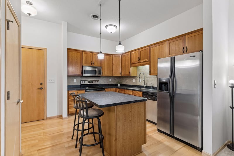 270 4th St E #203, Saint Paul, MN 55101