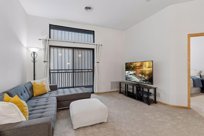 270 4th St E #203, Saint Paul, MN 55101