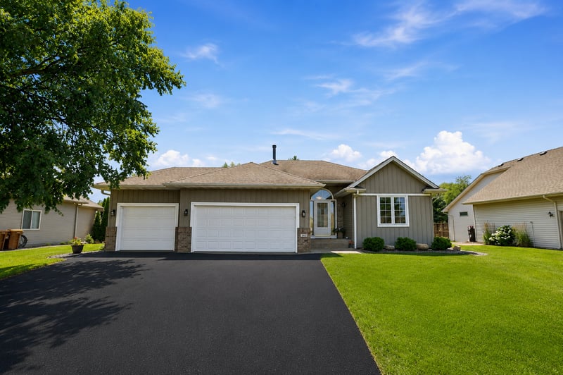 5411 128th St N, Hugo, MN 55038