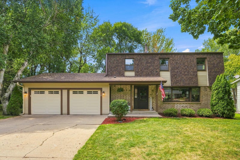 713 Nixon Ave SE, Watertown, MN 55388
