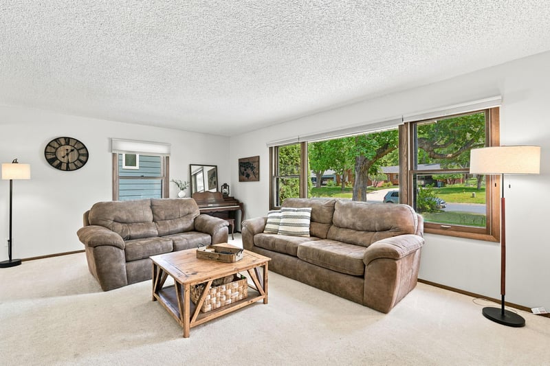 713 Nixon Ave SE, Watertown, MN 55388