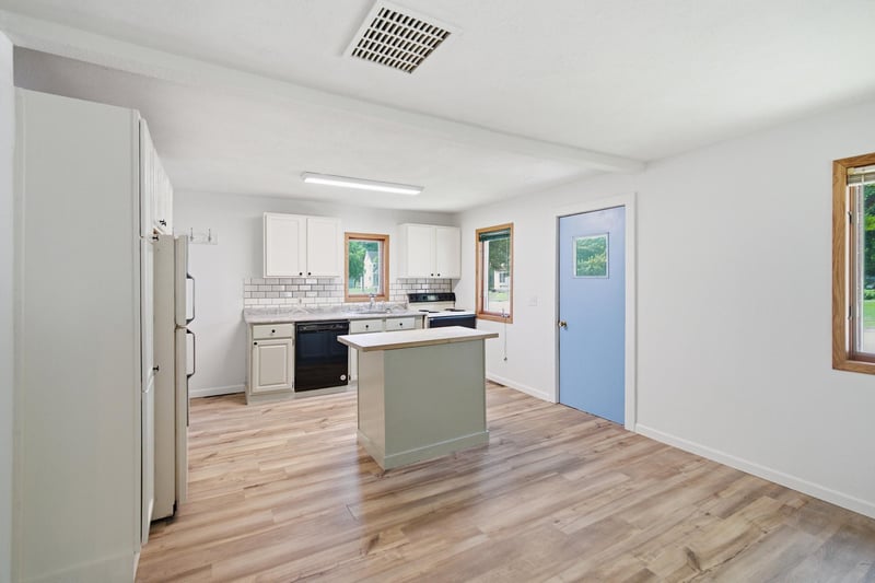 18 Ann St S, Minnesota Lake, MN 56068