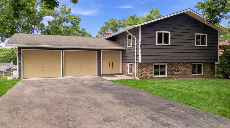 12316 Villaburne Dr, Burnsville, MN 55337