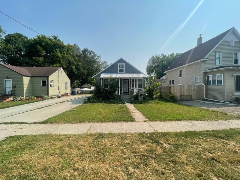 1205 3rd Ave S, Moorhead, MN 56560