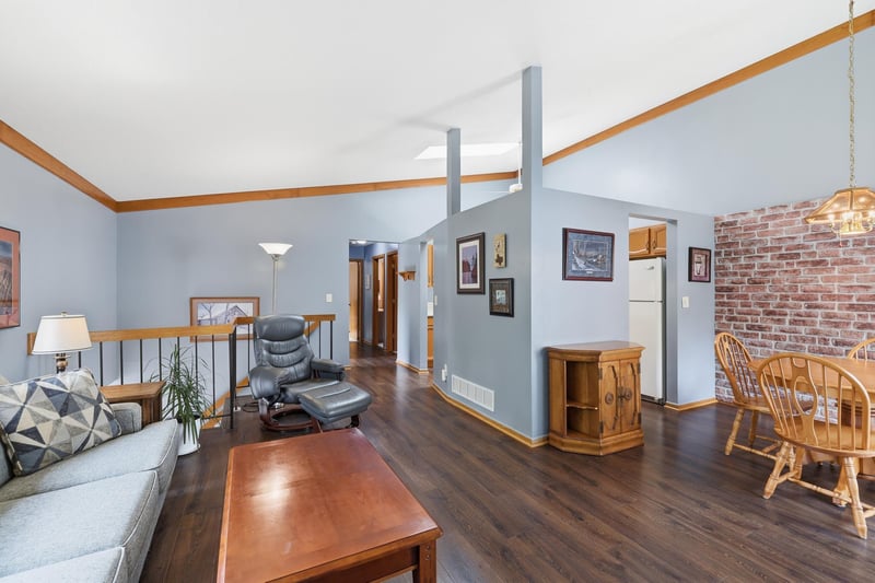 3632 Gershwin Ln N, Oakdale, MN 55128