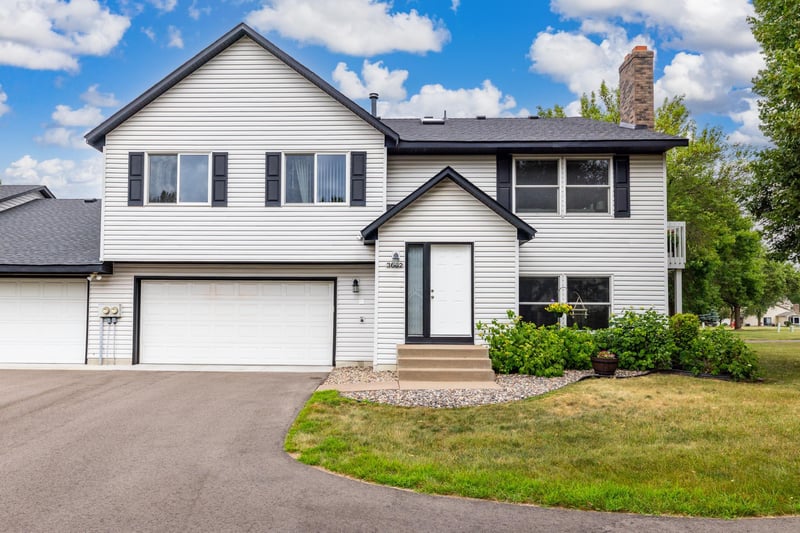 3632 Gershwin Ln N, Oakdale, MN 55128