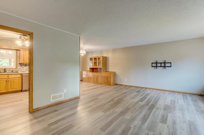 9707 Heath Ave S, Cottage Grove, MN 55016