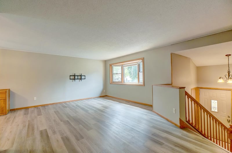 9707 Heath Ave S, Cottage Grove, MN 55016