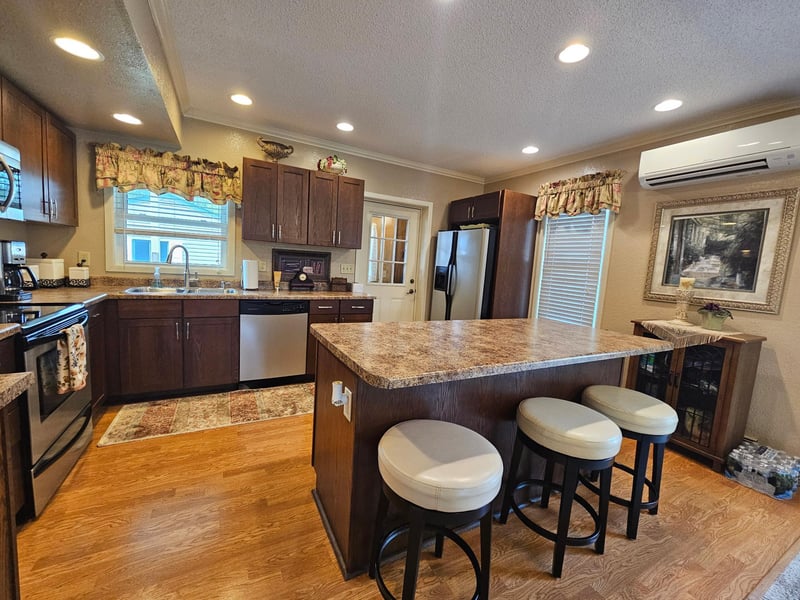 821 10th St N, Virginia, MN 55792