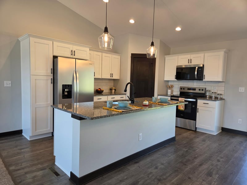2 Marie Cir, Elysian, MN 56028