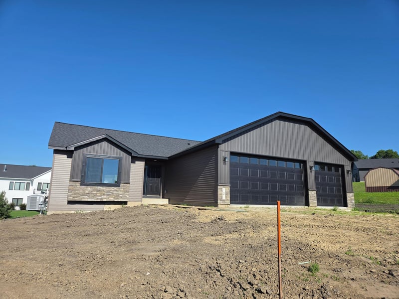 2 Marie Cir, Elysian, MN 56028