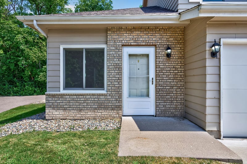 15242 Lesley Ln, Eden Prairie, MN 55346