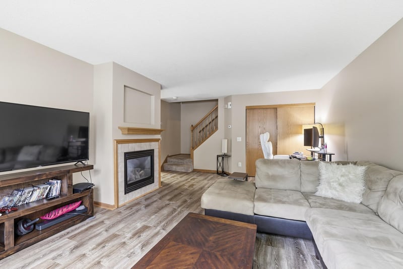 429 Wilderness Dr, Chaska, MN 55318