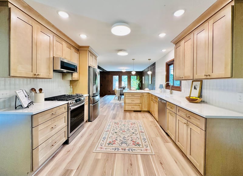 1915 Twin Circle Dr, Mendota Heights, MN 55118