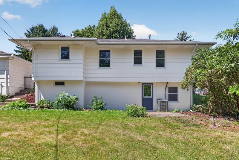 7070 Claude Ave, Inver Grove Heights, MN 55076