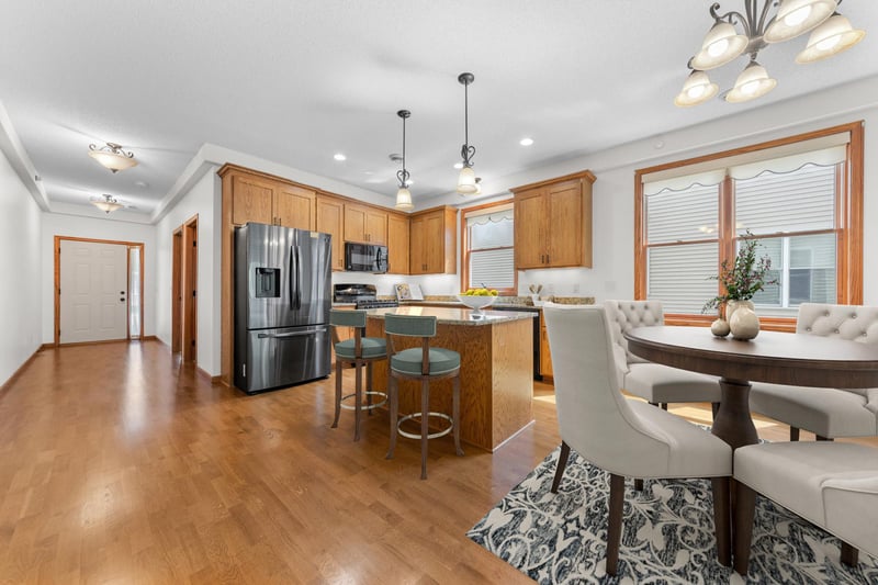 682 Bibeau Ct, Vadnais Heights, MN 55127