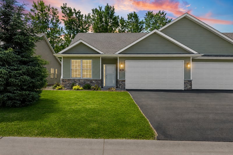 682 Bibeau Ct, Vadnais Heights, MN 55127